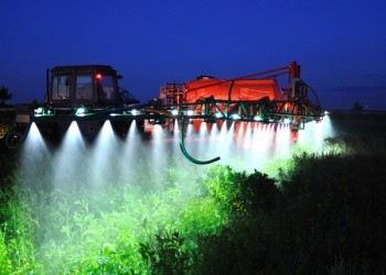 LED-підсвічування для роботи обприскувача у темний час доби