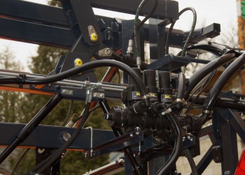 Обприскувач причіпний штанговий ОПШ-24-21,6, обєм бака - 2400 л, штанга - 21,6 м.